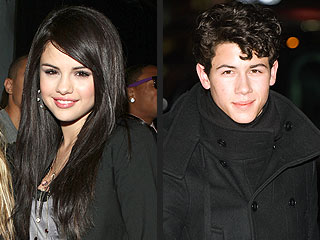 Jonas Magazine Blog: Selena Gomez & Nick Jonas Split – Again