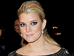 Jessica Simpson Warms Up with Scotch at Outdoor Dinner | Jessica Simpson