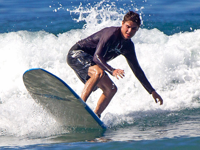 ZAC EFRON photo | Zac Efron