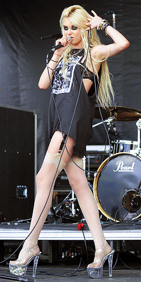 TAYLOR MOMSEN photo | Taylor Momsen