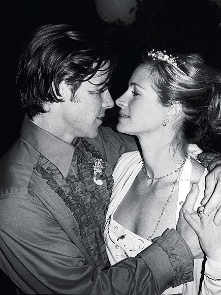 8. SHE FINALLY FOUND HER MATCH photo | Danny Moder, Julia Roberts