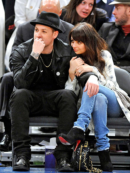 WATCHING BASKETBALL photo | Joel Madden, Nicole Richie