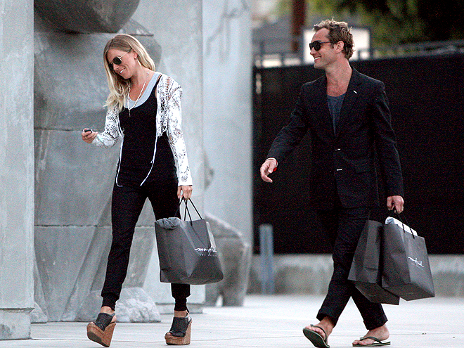 GO SHOPPING photo | Jude Law, Sienna Miller