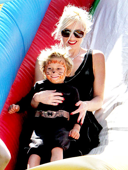 GOING TO A BIRTHDAY PARTY photo | Gwen Stefani