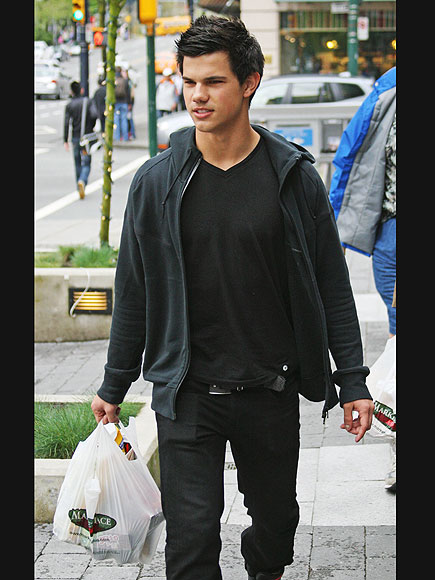 1. HE'S DOWN TO EARTH
photo | Taylor Lautner