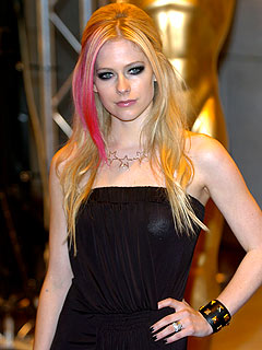 http://img2.timeinc.net/people/i/2010/news/100208/avril-lavigne-240.jpg