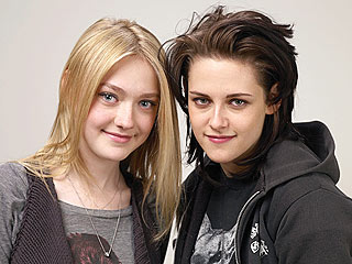 Kristen Stewart: Smooching Dakota Fanning Was 'Cool'