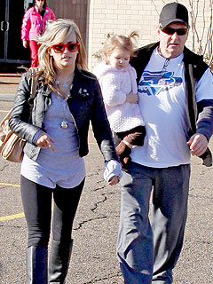 Jamie Lynn Spears Steps Out with an Older Man (Her Dad!)