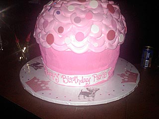 Selena Gomez & Paris Hilton Join the Custom Cupcake Craze| Celebrity Diners Club, Paris Hilton, Selena Gomez