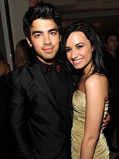 Demi Lovato Wants the World to Know She Loves Joe Jonas | Demi Lovato, Joe Jonas