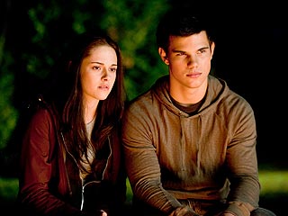 Taylor Lautner & Kristen Stewart Evacuated in Tsunami Warning