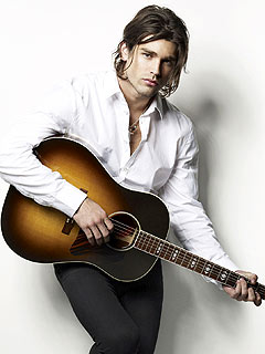 Justin Gaston ‘Very, Very Happy’ to Perform on Idol