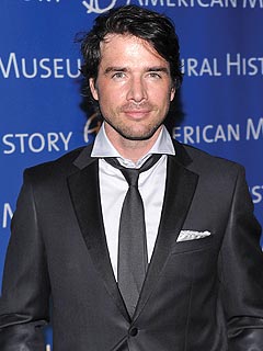 Gossip Girl's Matthew Settle Finds Marital Split Tough | Matthew Settle