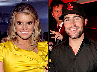What Is Jessica Simpson Drinking on July 4?
