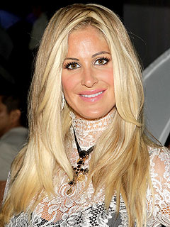 Kim Zolciak Not Engaged – For Now