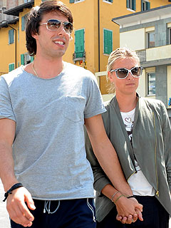 Sasha Vujacic and Maria Sharapova are Engaged - CBS News