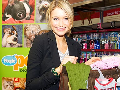 30 Rock's Katrina Bowden Helps Celebrate National Guide Dog Month