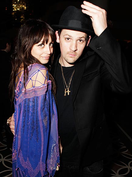 Nicole Richie Outfits 2010. Nicole Richie and Joel Madden