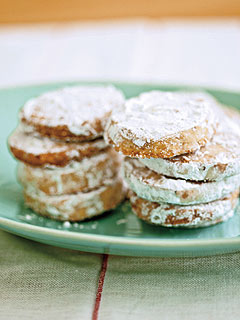 Jessica Szohr Bakes with Grandma| Jessica Szohr