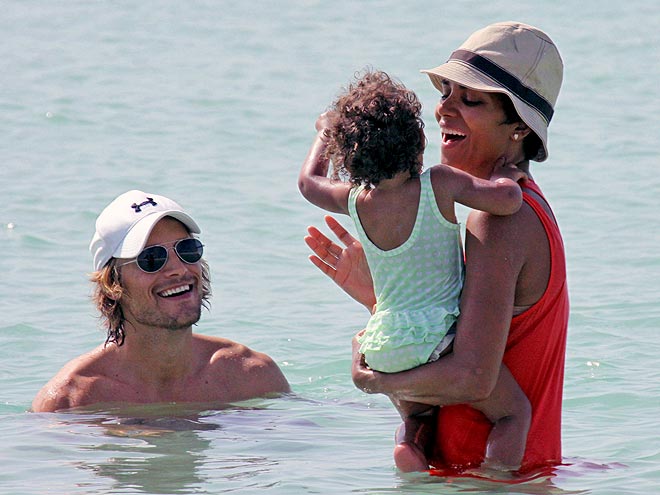 HALLE BERRY photo | Halle Berry