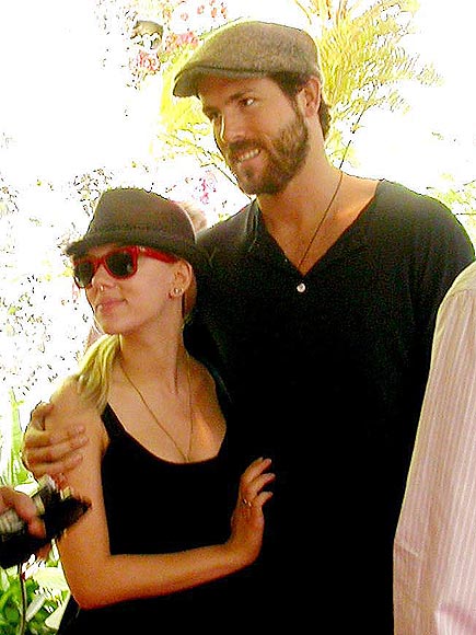 Scarlett Johansson Ryan Reynolds Split Celeb Breakups 