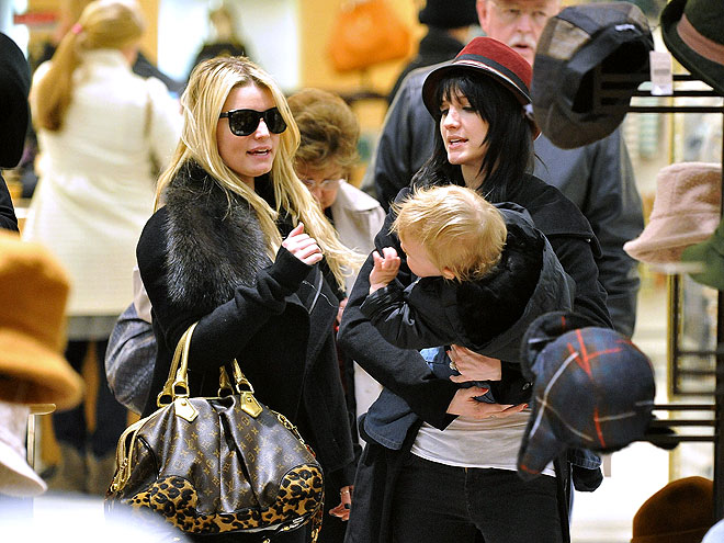 SHOP GIRLS photo | Ashlee Simpson, Jessica Simpson