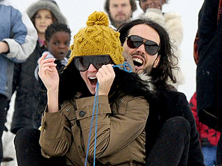 Star Tracks: Star Tracks: Wednesday, December 23, 2009 | Katy Perry, Russell Brand