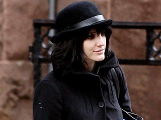 Star Tracks: Star Tracks: Monday, January 4, 2010 | Ashlee Simpson