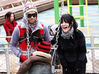Star Tracks: Star Tracks: Tuesday, December 29, 2009 | Ashlee Simpson