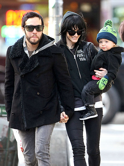 THREE'S COMPANY photo | Ashlee Simpson, Pete Wentz