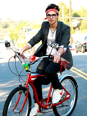 Star Tracks: Star Tracks: Tuesday, February 9, 2010 | Joe Jonas