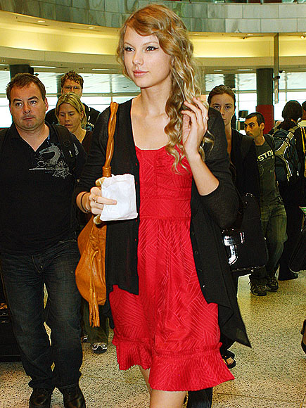 SMOOTH LANDING photo | Taylor Swift