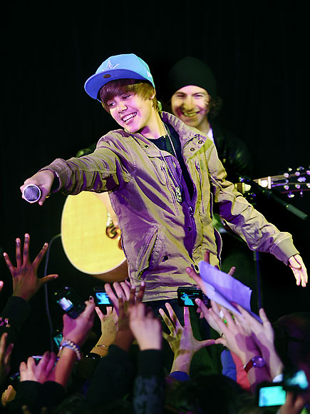 NOW YOU SING! photo | Justin Bieber