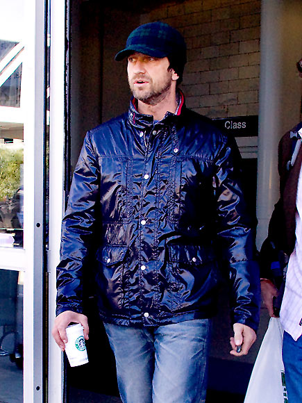 LANDING GEAR photo | Gerard Butler