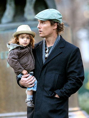 matthew mcconaughey 2300 Family Photo: The Alves McConaugheys Park It!