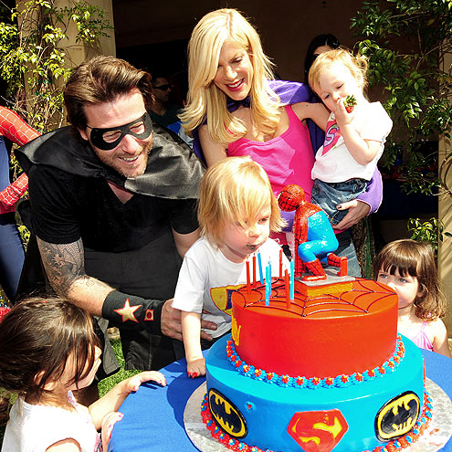 HEROIC MEASURES photo | Dean McDermott, Tori Spelling