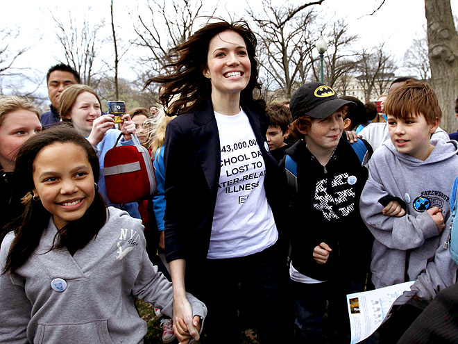 HELPING HANDS photo | Mandy Moore