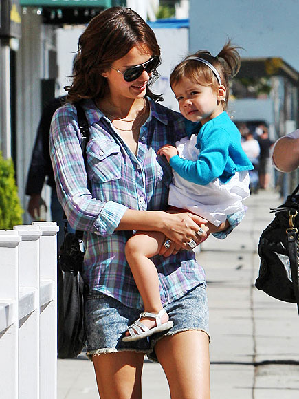 SUNNY SMILES photo | Jessica Alba