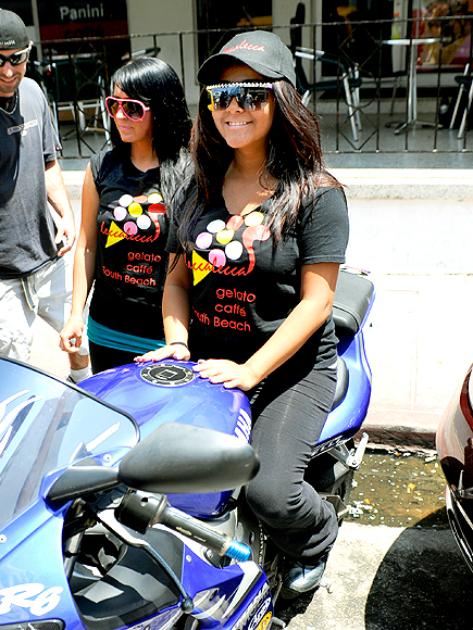 BIKER BABE photo | Nicole Polizzi