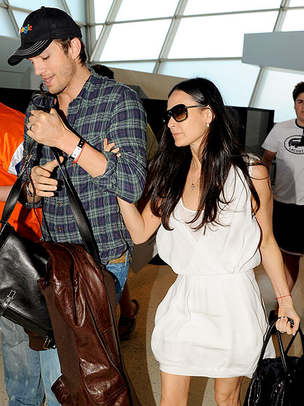 TRAVEL BUDDY photo | Ashton Kutcher, Demi Moore