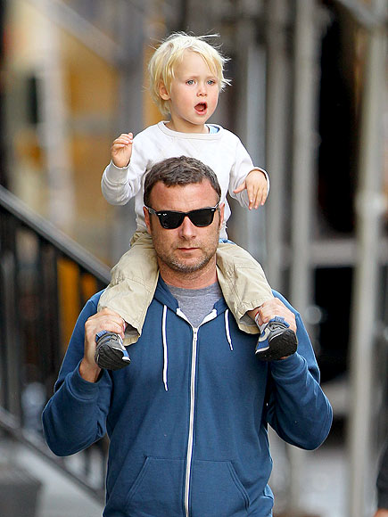 HEAD & SHOULDERS photo | Liev Schreiber