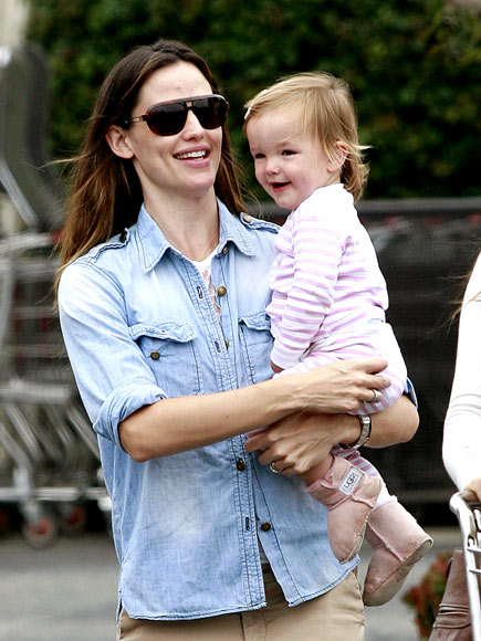 HAPPY-GO-LUCKY photo | Jennifer Garner