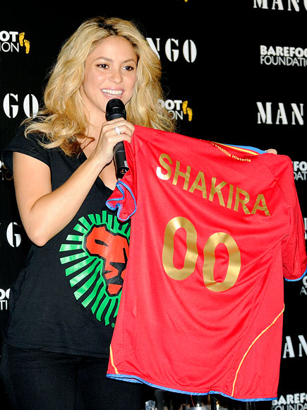 PLAY BALL photo | Shakira