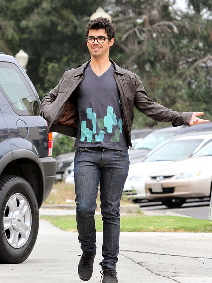 HERE'S JOEY! photo | Joe Jonas