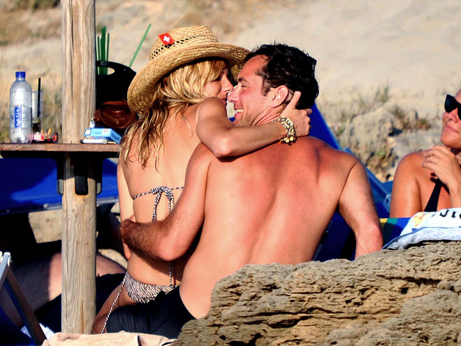 ALL WRAPPED UP photo | Jude Law, Sienna Miller
