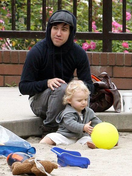 MR. SANDMAN photo | Pete Wentz