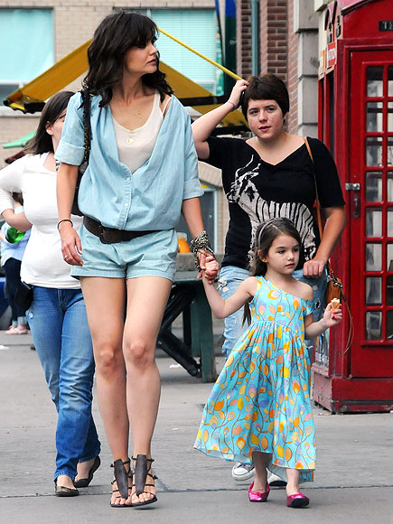 WINDOW SHOPPERS photo | Katie Holmes, Suri Cruise