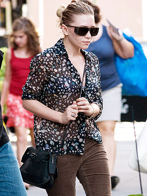 Star Tracks: Star Tracks: Friday, July 30, 2010 | Ashley Olsen