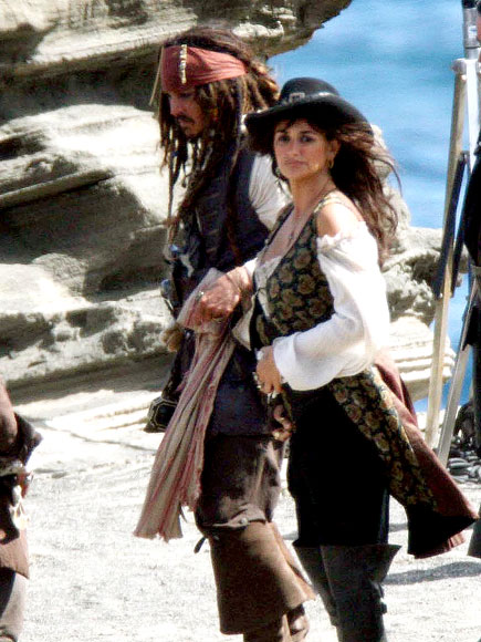 TREASURE HUNTERS photo | Johnny Depp, Penelope Cruz