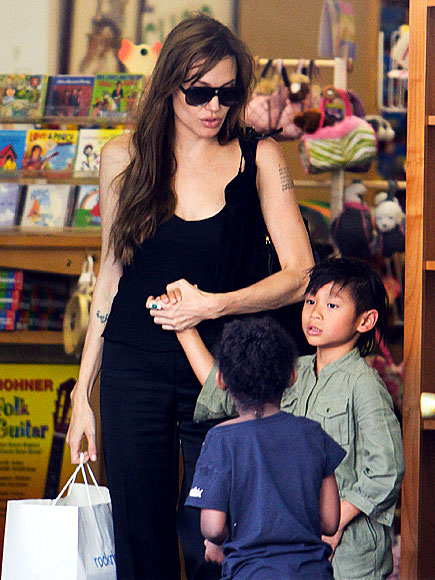 TOY STORY photo | Angelina Jolie, Pax Thien Jolie-Pitt, Zahara Jolie-Pitt